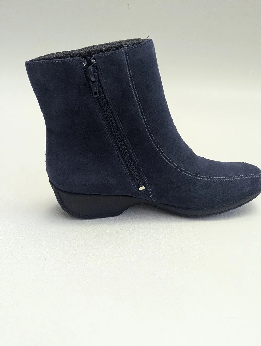 Clarks Women's Blue Suede Booties Boots 10w
